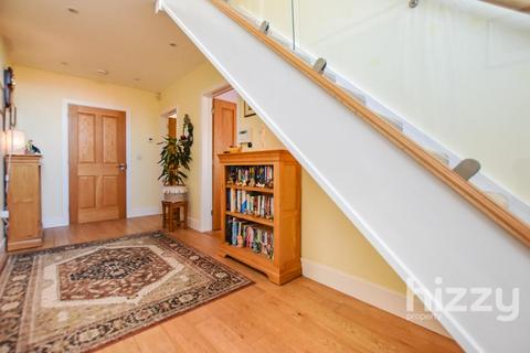 2 Tenter Close, Hadleigh, Ipswich, IP7 5FA