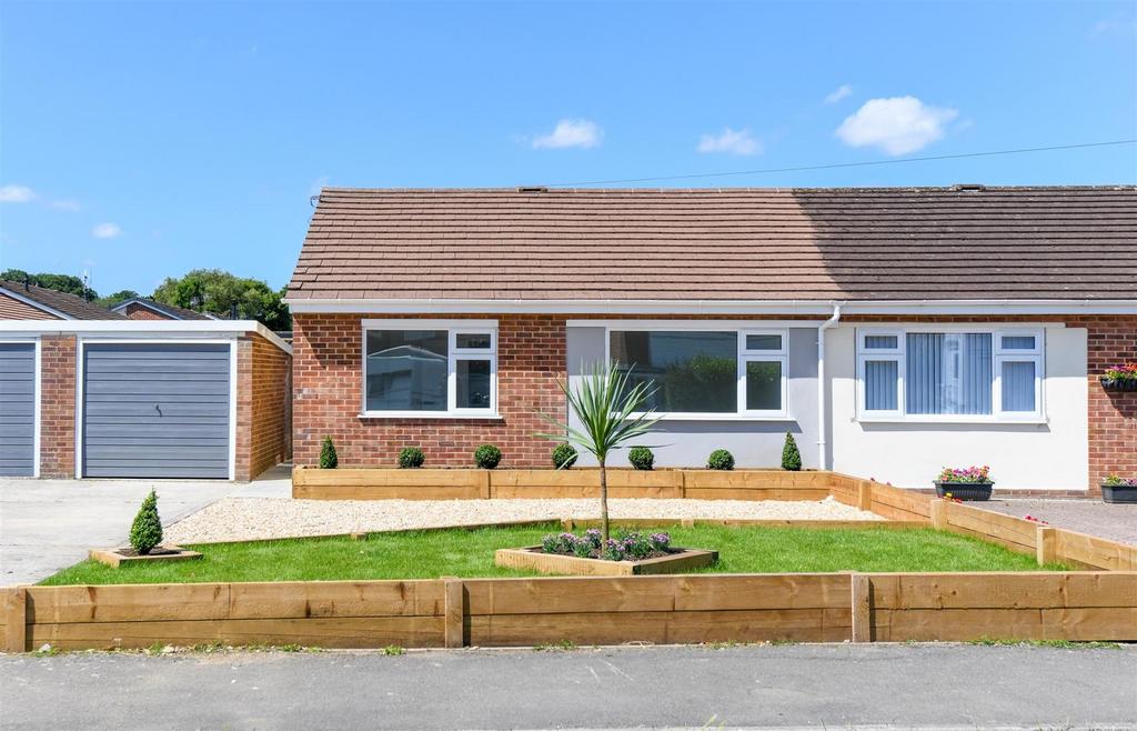 Paxcroft Way, Trowbridge 2 bed semidetached bungalow for sale £300,000