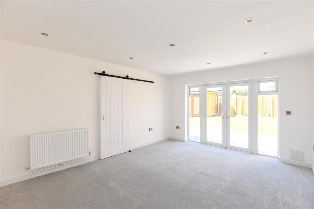 Paxcroft Way, Trowbridge 2 bed semidetached bungalow for sale £300,000