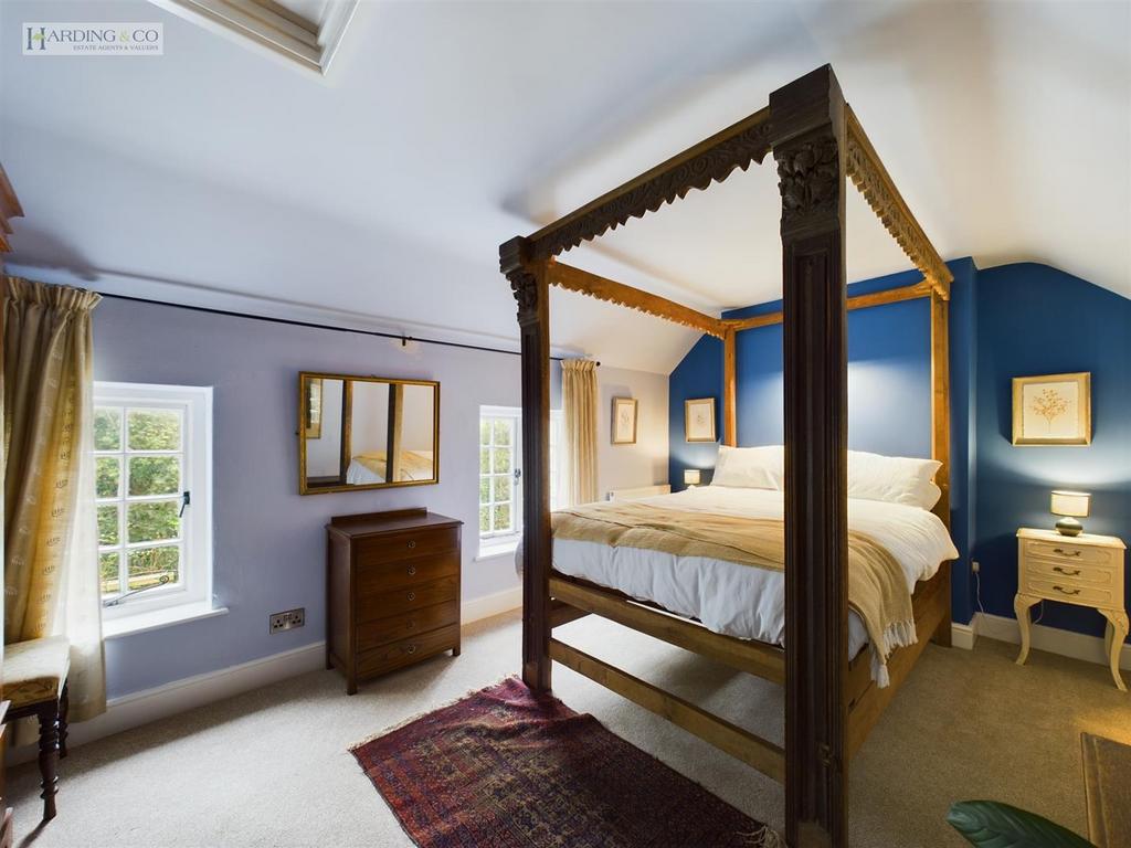 Bedroom 2 .2.jpg