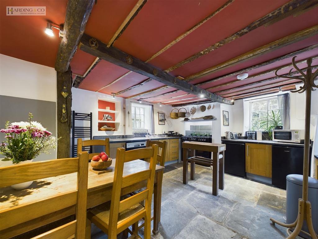Kitchen .1.jpg