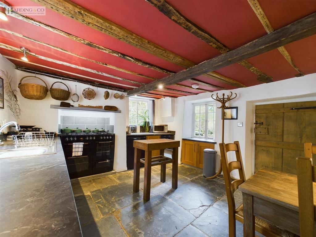Kitchen .2.jpg