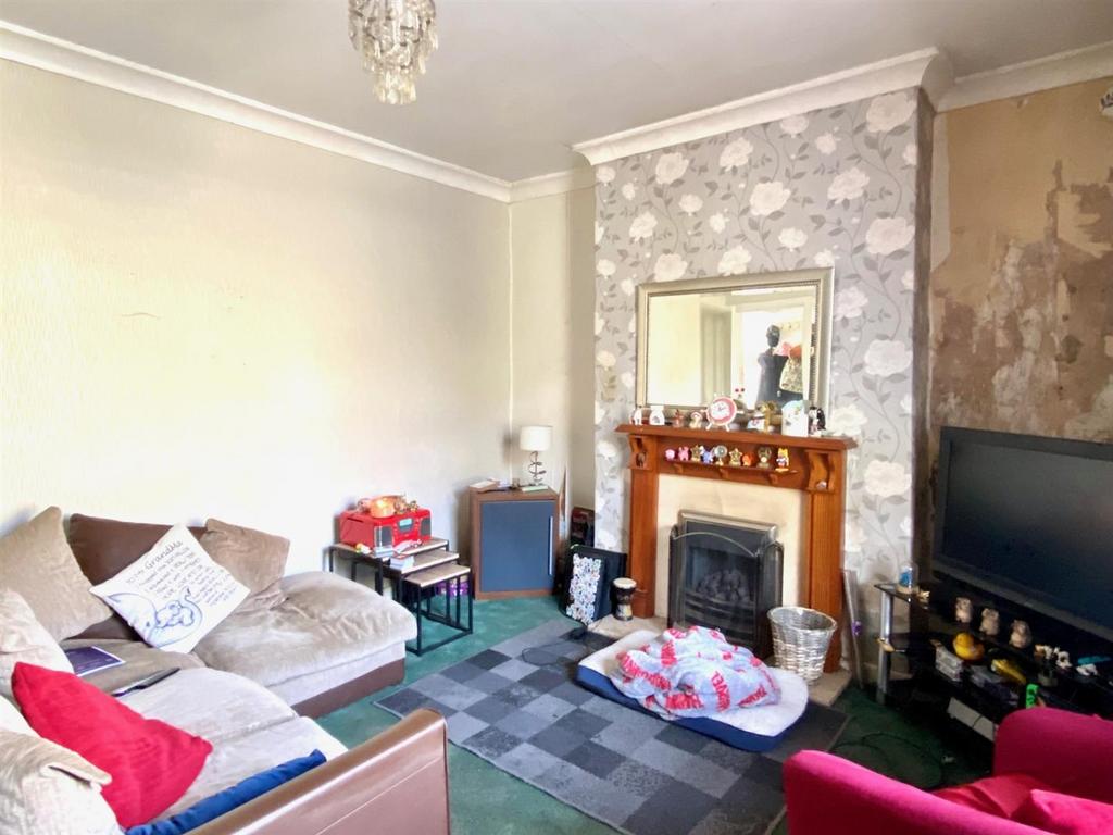 Well Close Street, Brighouse 3 bed end of terrace house for sale £120,000
