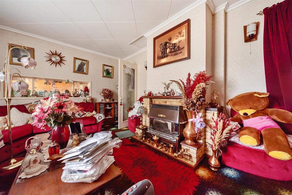 Chestnut Avenue, Lowestoft 3 bed detached bungalow for sale £225,000