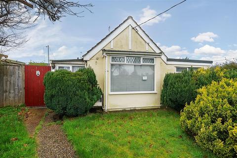 3 bedroom detached bungalow for sale, Chestnut Avenue, Lowestoft