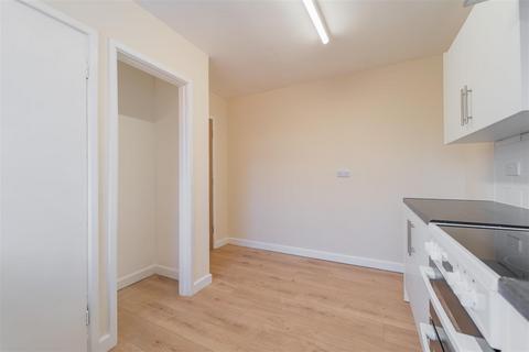 3 bedroom flat to rent, Warwick Road, Acocks Green, Birmingham