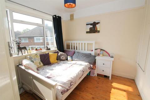 15, Park Court Haselmere Close, Wallington, SM6 8LT