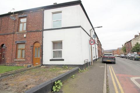 3 bedroom terraced house to rent, Whittle Street, Bury BL8