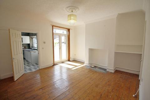 3 bedroom terraced house to rent, Malvern Avenue, Bury BL9