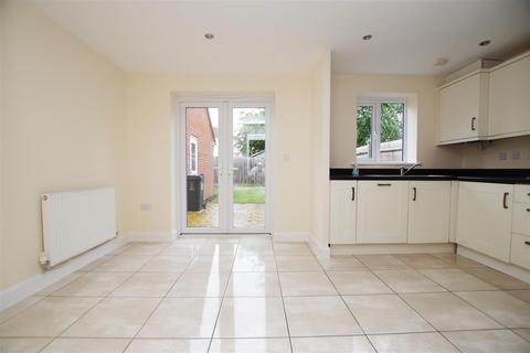 3 bedroom semi-detached house to rent, Culverhouse Rd, Swindon SN1
