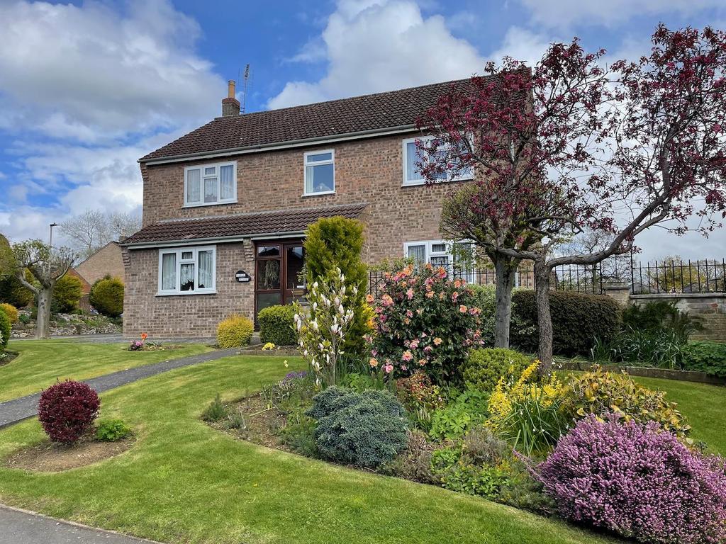 Gillamoor Road, Kirkbymoorside, York 4 bed detached house for sale £