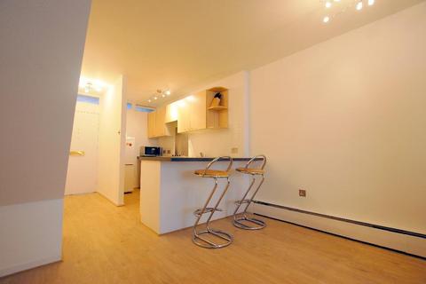 2 bedroom apartment to rent, Iverson Road, London
