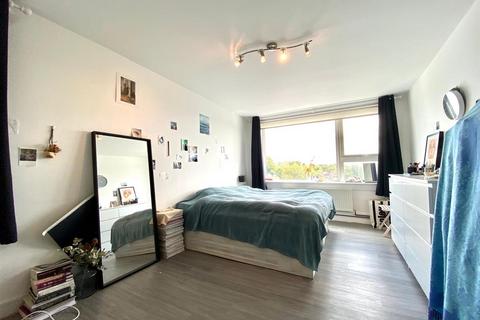 3 bedroom flat to rent, Adelaide Road, London