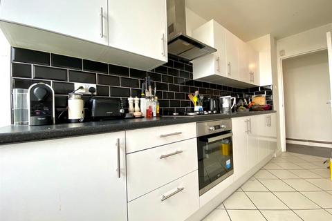 3 bedroom flat to rent, Adelaide Road, London