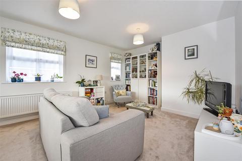 2 bedroom flat for sale, Draper Close, Andover