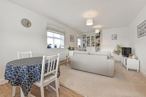 2 bedroom flat for sale, Draper Close, Andover