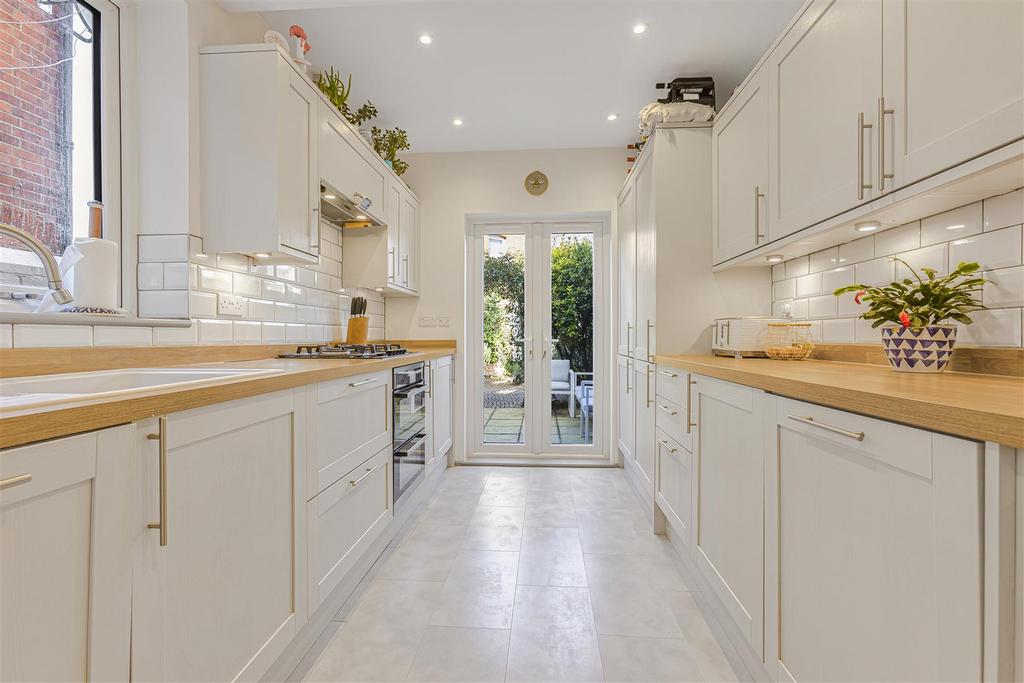 Manchester Road, Reading 3 bed terraced house for sale £350,000