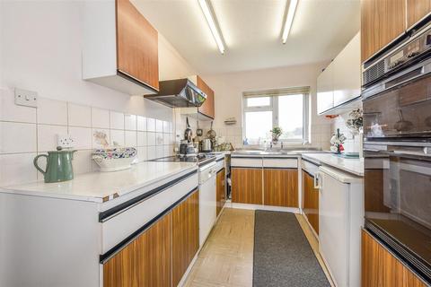 5 bedroom detached house for sale, Newcomb Close, Andover