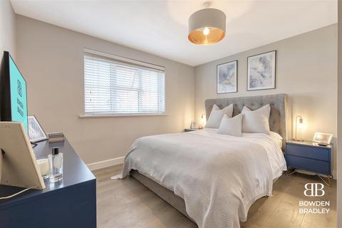 41 Retreat Way, Chigwell, IG7 6EL