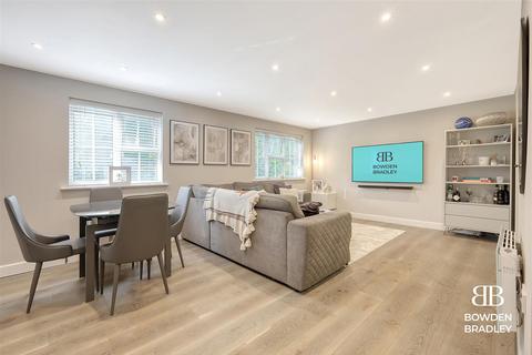 2 bedroom apartment for sale, Retreat Way, Chigwell