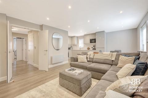 2 bedroom apartment for sale, Retreat Way, Chigwell