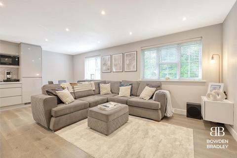 41 Retreat Way, Chigwell, IG7 6EL