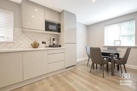 41 Retreat Way, Chigwell, IG7 6EL