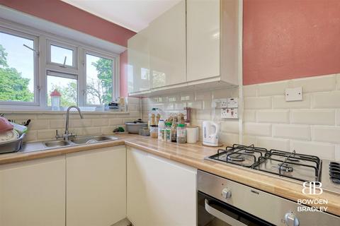 3 bedroom apartment for sale, Priory Close, South Woodford