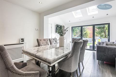 10 Edge Close, Sheffield, S6 1ER