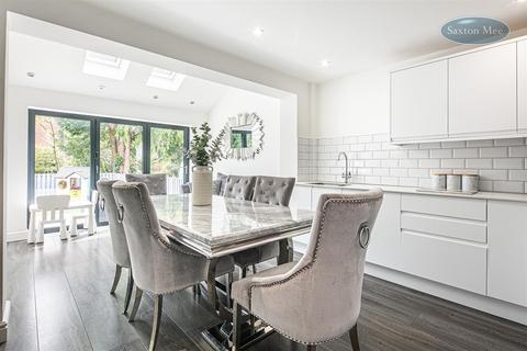 10 Edge Close, Sheffield, S6 1ER