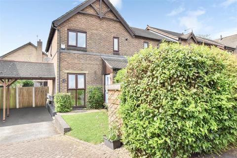 3 bedroom end of terrace house for sale, Meadowbrook Court, Stone