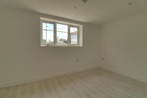 2 bedroom flat to rent, Thornhill Gardens, Barking IG11