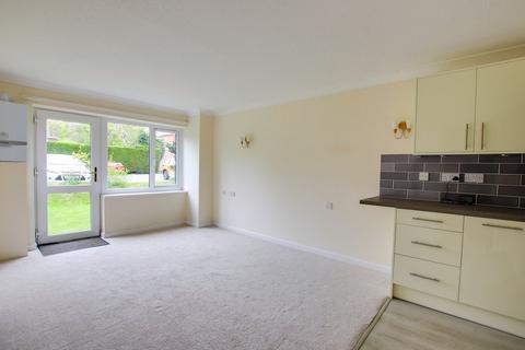 1 bedroom flat for sale, Lymington Road, Highcliffe, Christchurch, BH23