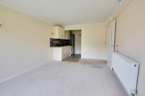 1 bedroom flat for sale, Lymington Road, Highcliffe, Christchurch, BH23