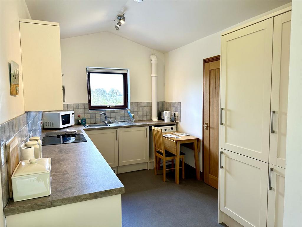 Open plan kitchen arrangement