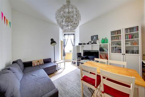 1 bedroom flat for sale, Lurline Gardens, London SW11