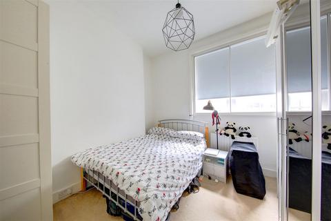 1 bedroom flat for sale, Lurline Gardens, London SW11