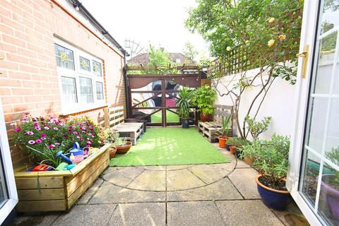 4 bedroom flat for sale, Nevill Road, Hove