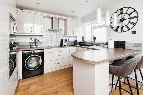 79 Collett, Tamworth, B77 2DZ