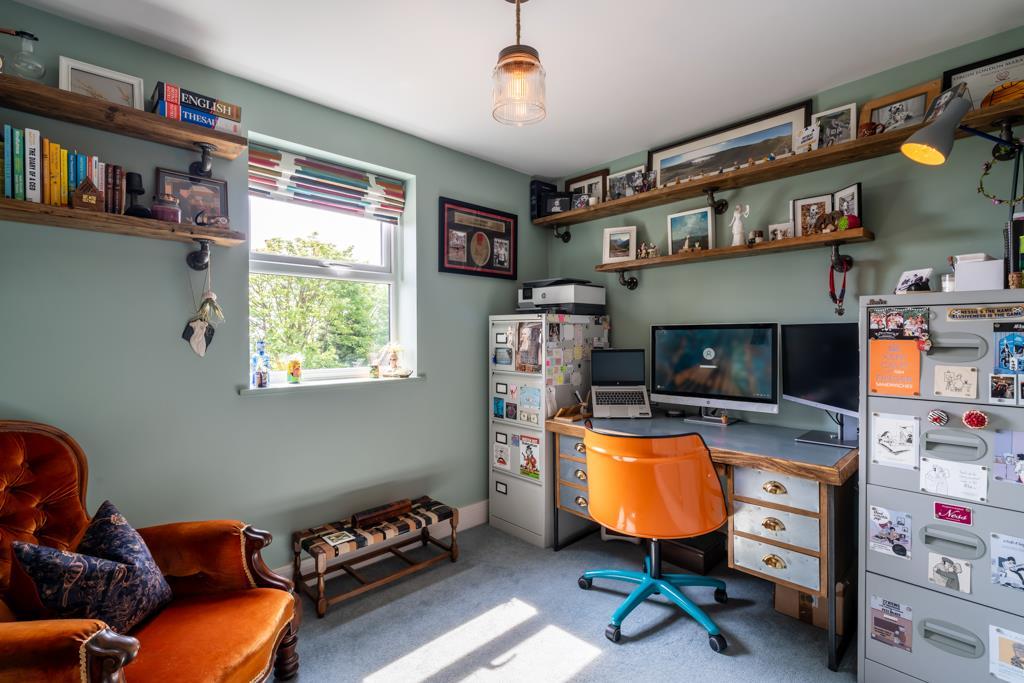 Bedroom 5/Study