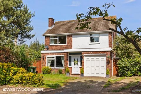 4 bedroom detached house for sale, Woodstock Road, Broxbourne EN10