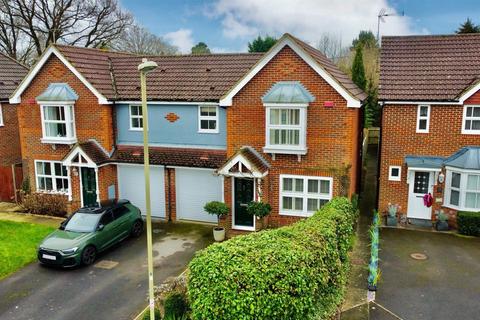 18 Grensell Close, Eversley, Hook, RG27 0QQ