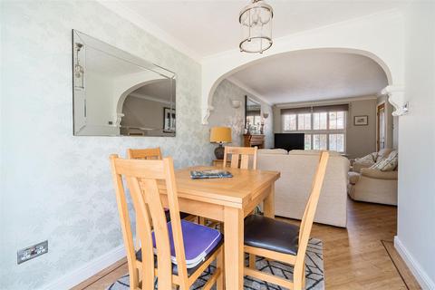 18 Grensell Close, Eversley, Hook, RG27 0QQ