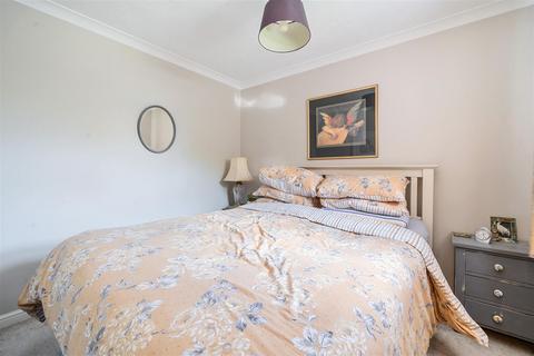 18 Grensell Close, Eversley, Hook, RG27 0QQ