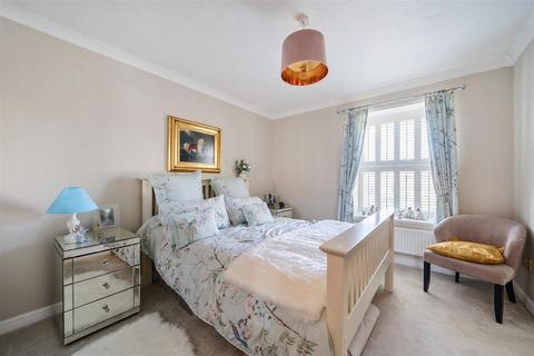 18 Grensell Close, Eversley, Hook, RG27 0QQ