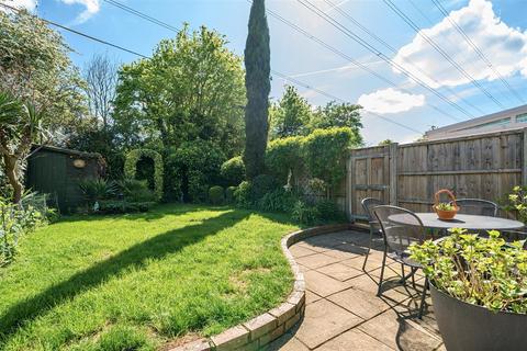 18 Grensell Close, Eversley, Hook, RG27 0QQ
