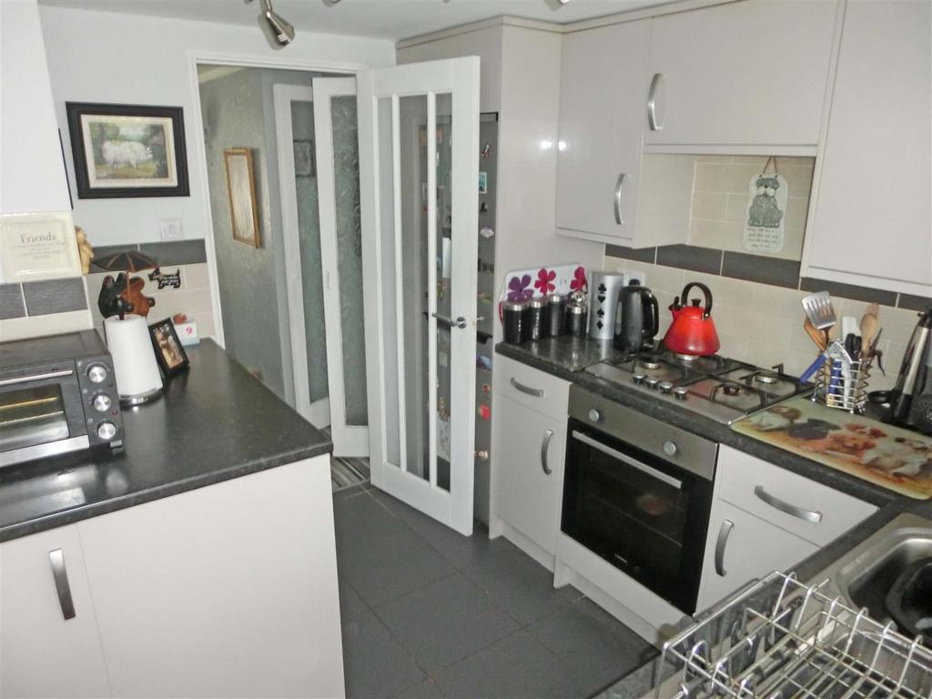 Ash Crescent 12 kitchen.jpg