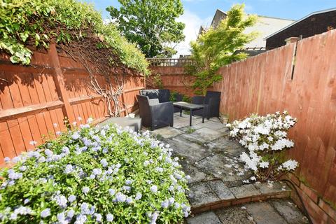 20 University Road, London, SW19 2BX