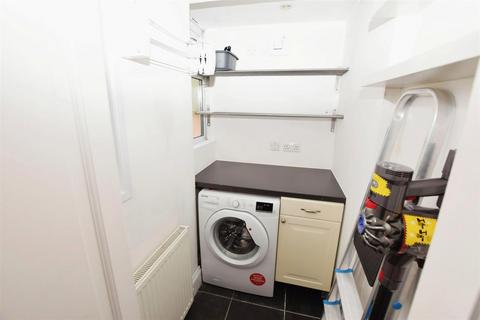 20 University Road, London, SW19 2BX