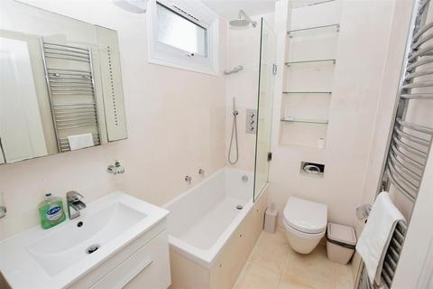 20 University Road, London, SW19 2BX